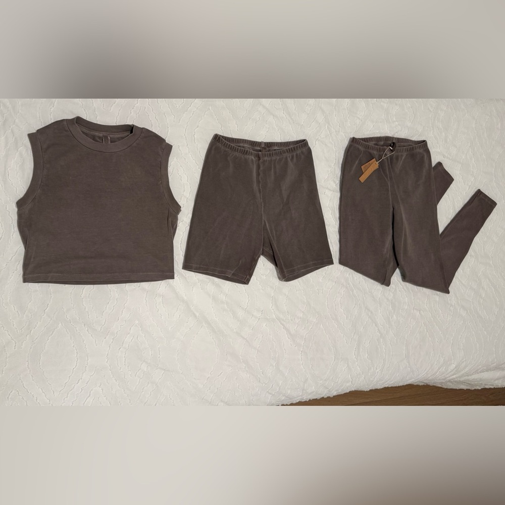 SKIMS Outdoors Collection Set